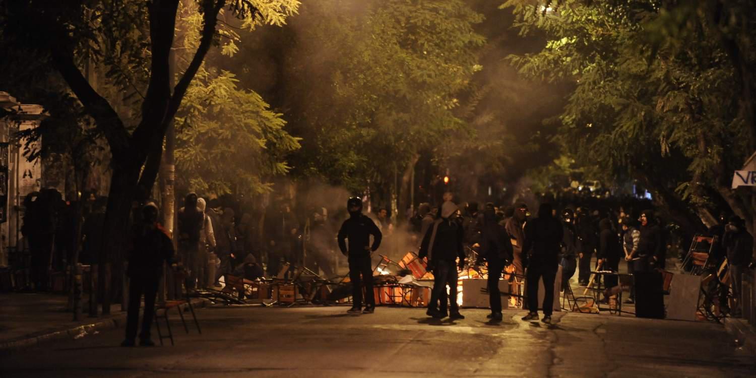 Συγκούσεις μεταξύ διαδηλωτών και αστυνομίας στα συλλαλητήρια κατά του Ομπάμα