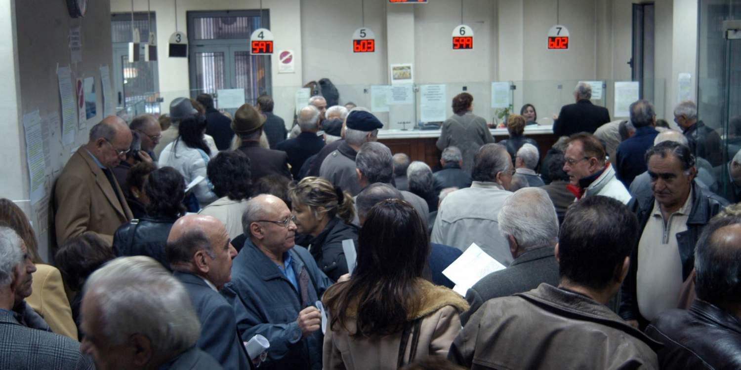Την επέκταση του «βοηθήματος» και σε νέους συνταξιούχους μελετά η κυβέρνηση