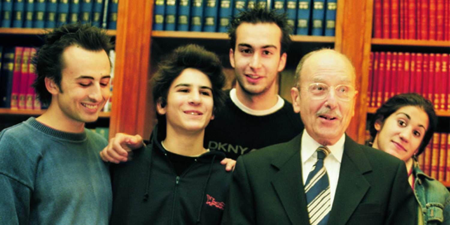 Όταν ο Κωστής Στεφανόπουλος μιλούσε στους «Schooligans» για το θάνατο του