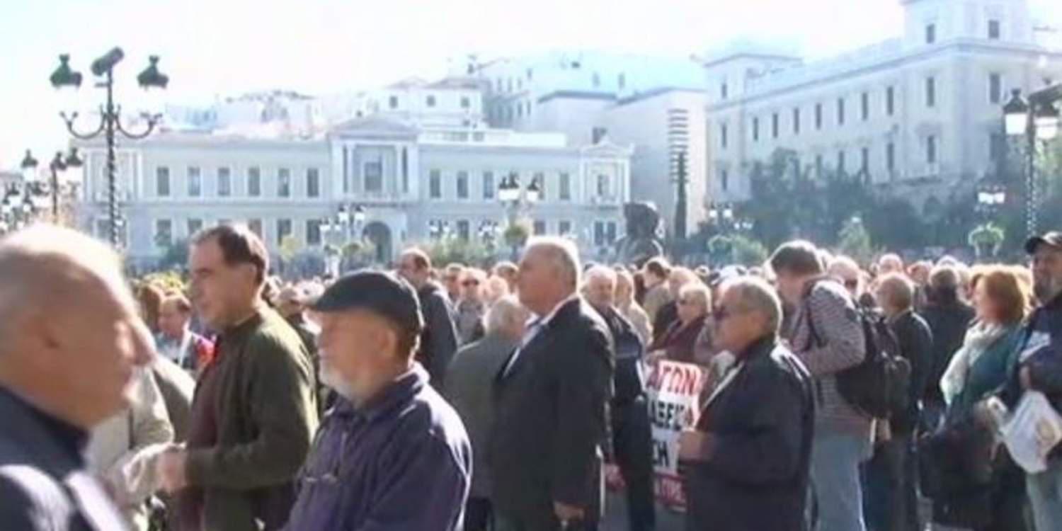 Συγκέντρωση συνταξιούχων στην πλατεία Κοτζιά