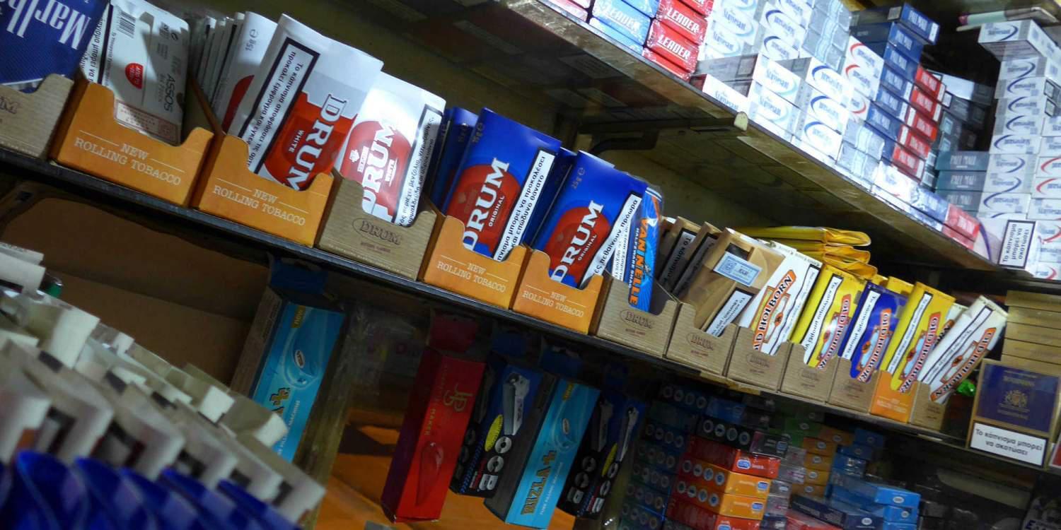 Υστέρηση 100 εκατ. ευρώ στον προϋπολογισμό από την αύξηση φορολογίας των τσιγάρων σύμφωνα με τον ΙΟΒ