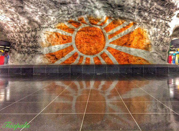 Ο Γιάννης Ρίτσος «κοσμεί» το μετρό της Στοκχόλμης [εικόνες]