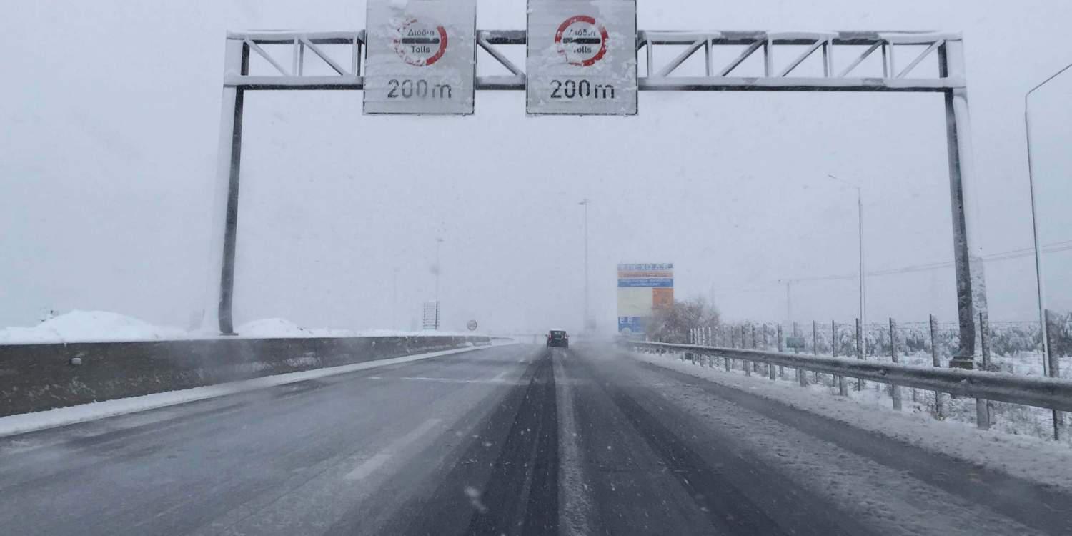 Στο έλεος της κακοκαιρίας η χώρα : Χιόνια στα βόρεια, πλημμύρες στη Λέσβο