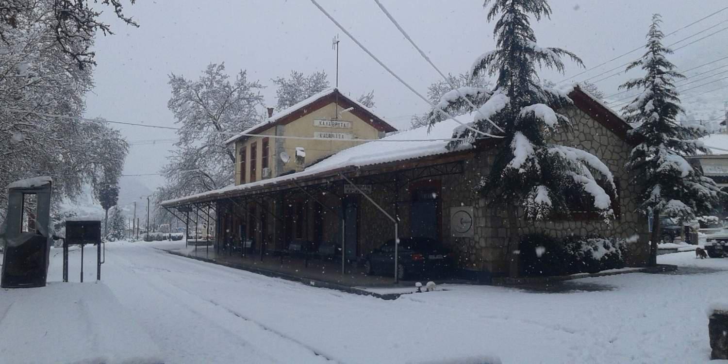 Χιονίζει τώρα στα Καλάβρυτα – Ερχεται «πολικό» ψύχος και χιόνια σε όλη την Ελλάδα
