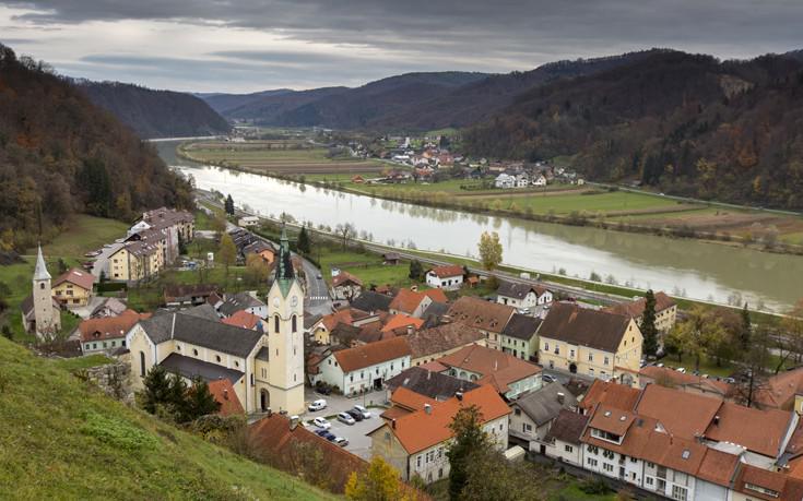 xorio-melania-tramp-slovenia-1300-4