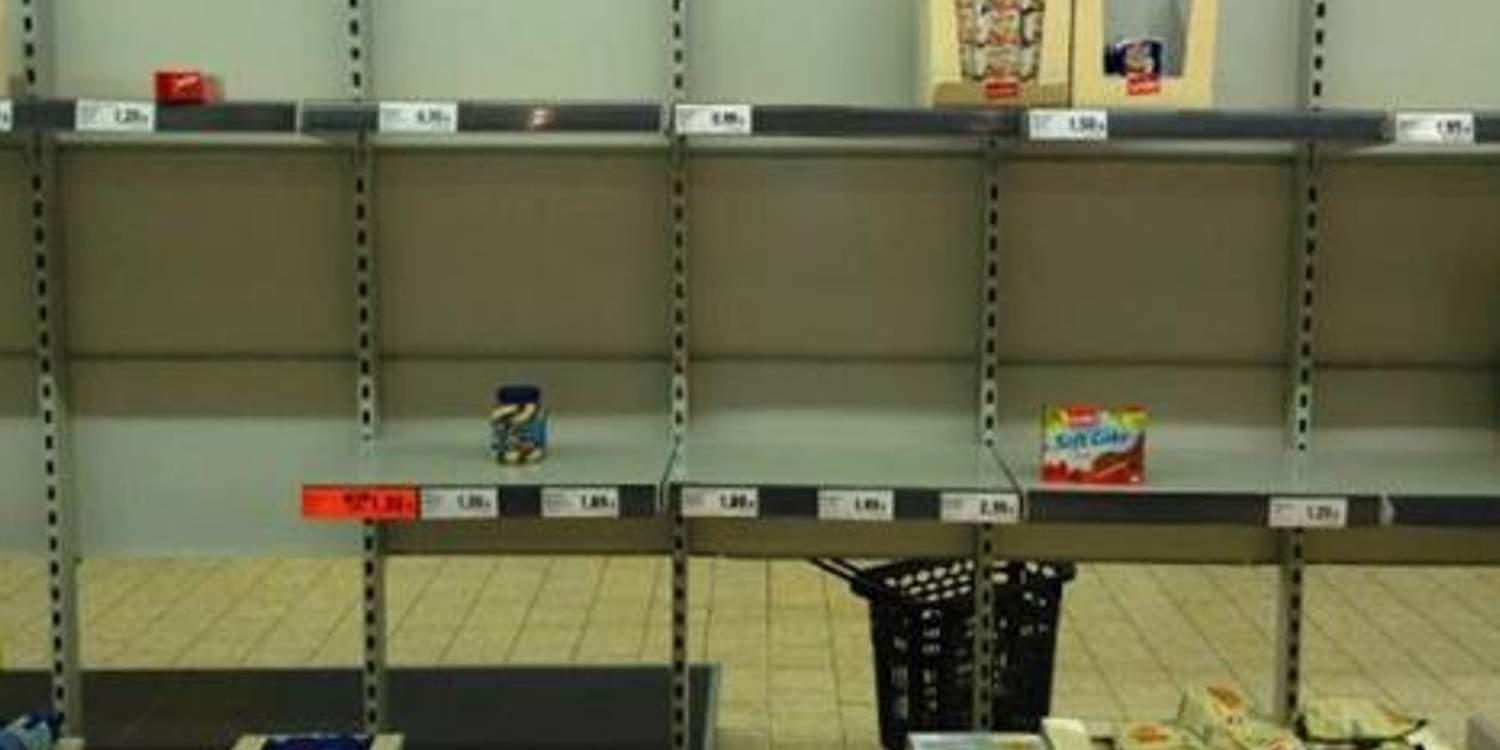 Αδειάζουν τα ράφια των σούπερ μάρκετ στα νησιά εξαιτίας της απεργίας της ΠΝΟ [εικόνες]