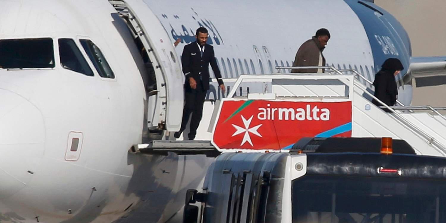 Αίσιο τέλος της αεροπειρατείας στην Μάλτα [εικόνες & βίντεο]