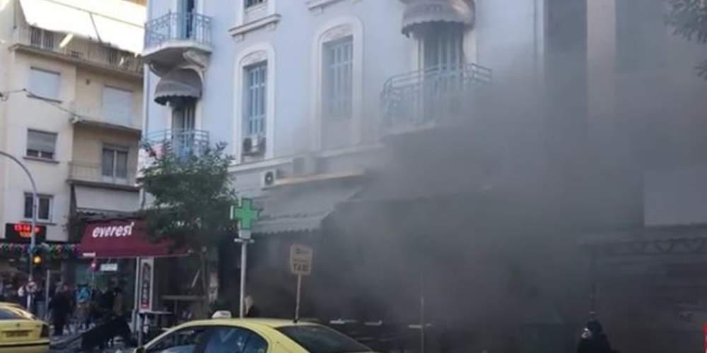Οι πρώτες εικόνες από την μεγάλη έκρηξη στο κατάστημα Everest στην Πλατεία Βικτωρίας [βίντεο]