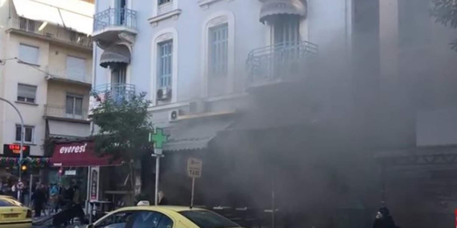 Οι πρώτες εικόνες από την μεγάλη έκρηξη στο κατάστημα Everest στην Πλατεία Βικτωρίας [βίντεο]