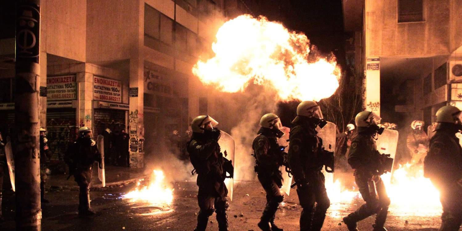 Βανδαλισμοί-ρουτίνα στα Εξάρχεια αμαύρωσαν την επέτειο Γρηγορόπουλου