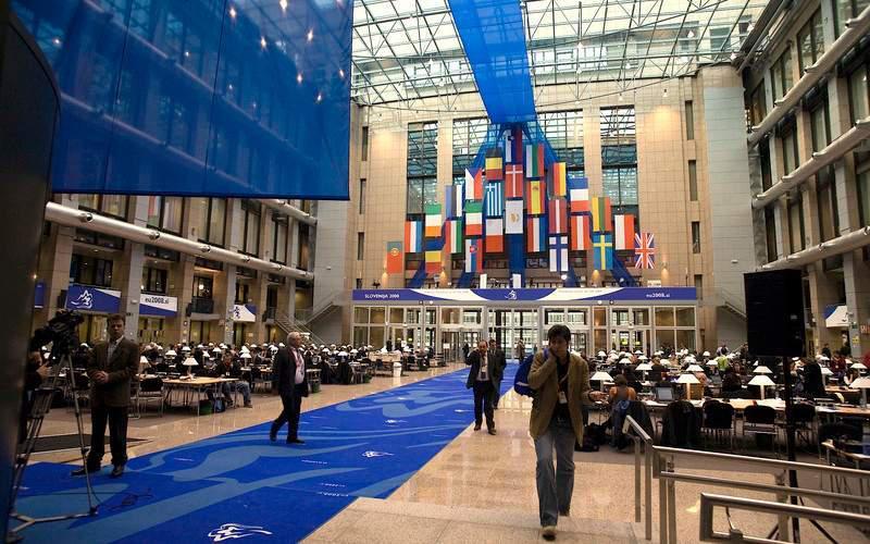 Deutsche Welle: Υπαρκτός ο κίνδυνος αναζωπύρωσης της ευρωκρίσης