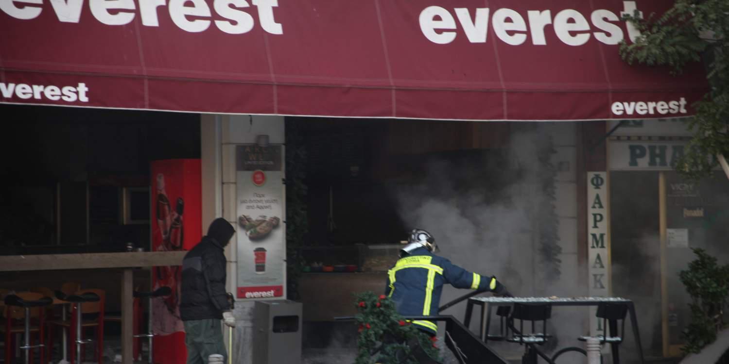 Ψάχνουν εγκλωβισμένους στο υπόγειο του Everest οι πυροσβέστες