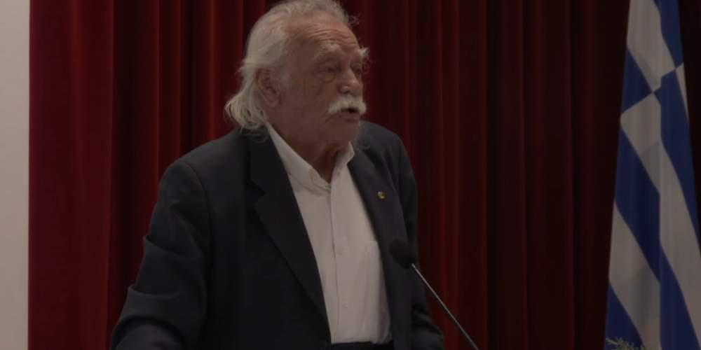 Το ανέκδοτο για τους… Έλληνες εραστές του Μανώλη Γλέζου σε διάλεξή του σε Αστυνομικούς [βίντεο]