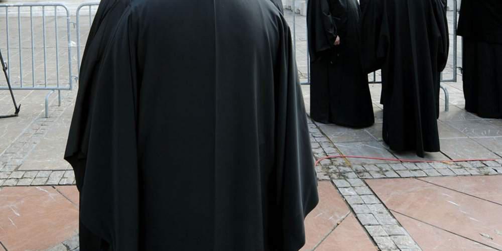Απίστευτο: Παπάς πυροβόλησε και σκότωσε σκύλους μπροστά στα μάτια παιδιών!