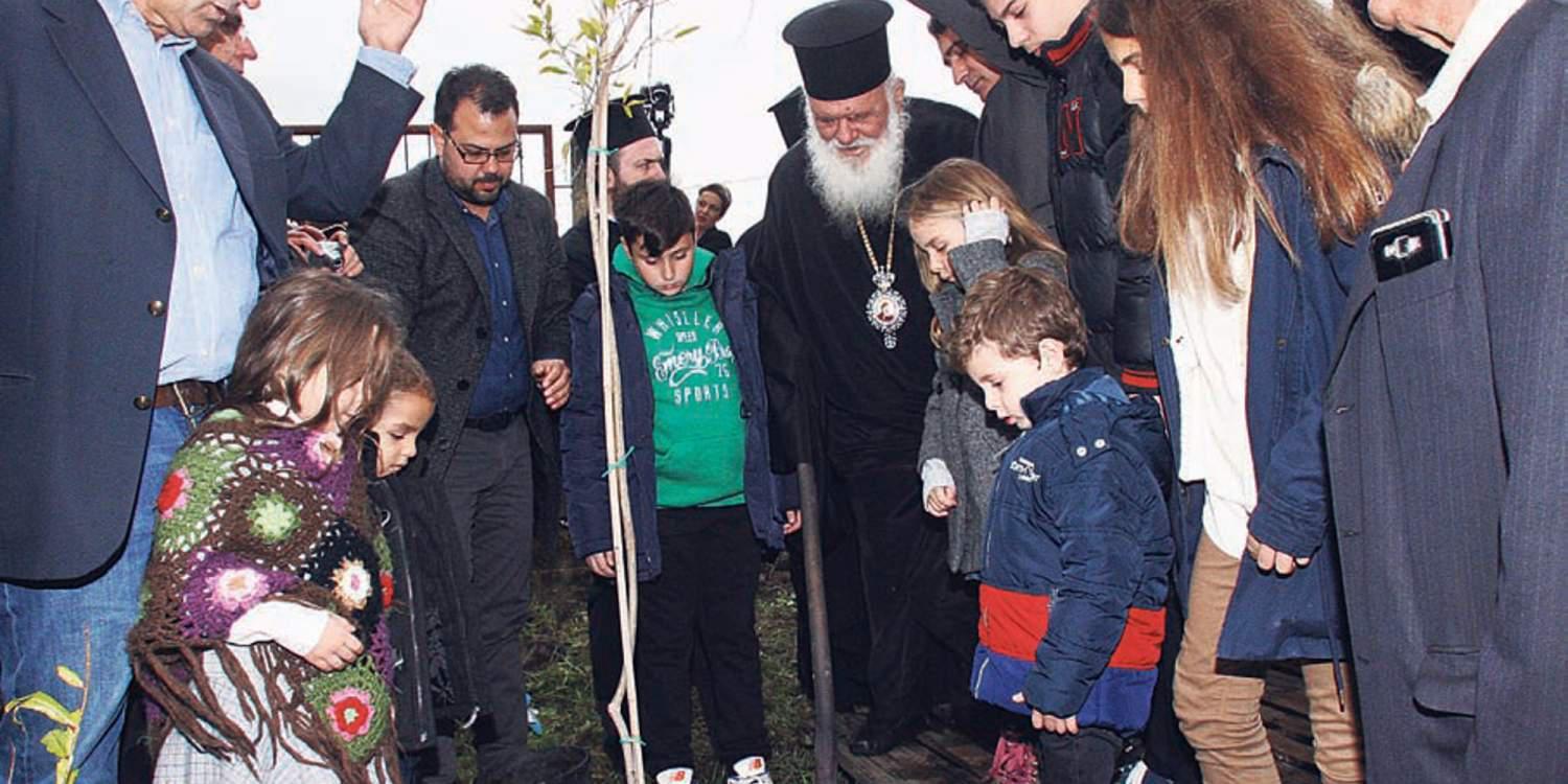 «Πάτερ δεν έχουμε φως, παίρνουμε κεριά για να διαβάζουμε»