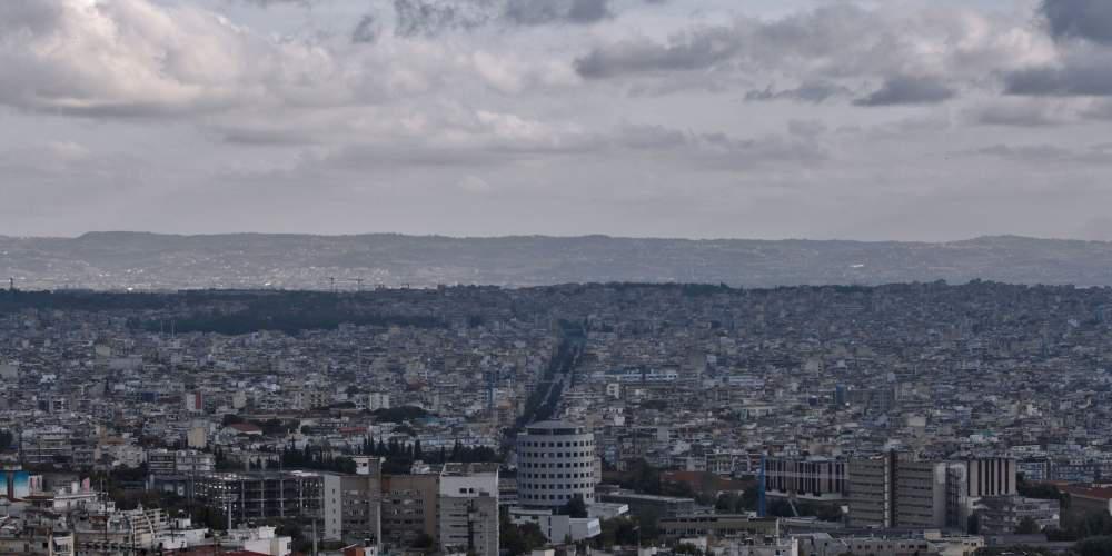 Καιρός: Ψηλά η θερμοκρασία, νεφώσεις και άνεμοι σε πολλές περιοχές