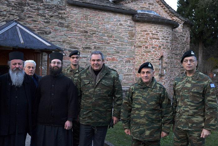 kammenos-stratiotiki-endimasia-1300-2