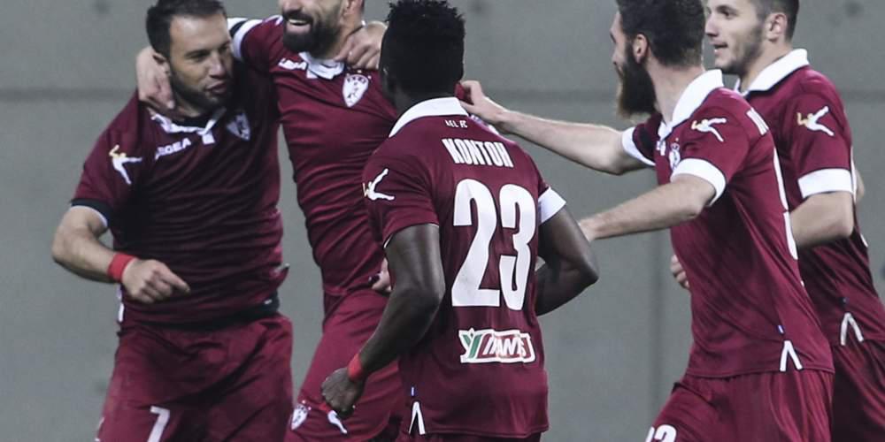 «Όχι» της Super League στην Λάρισα για φανέλα με μήνυμα για τους πρόσφυγες [εικόνα]