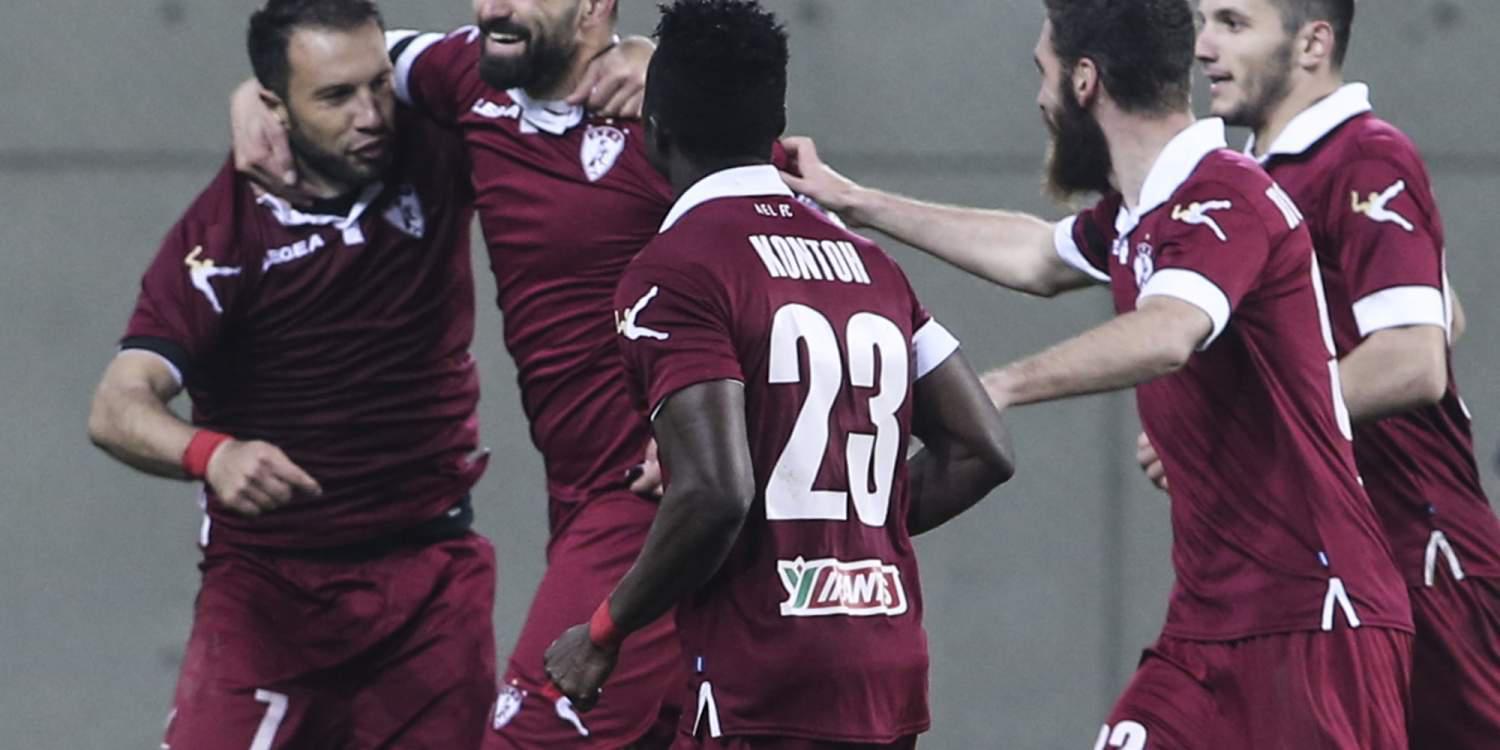 «Όχι» της Super League στην Λάρισα για φανέλα με μήνυμα για τους πρόσφυγες [εικόνα]