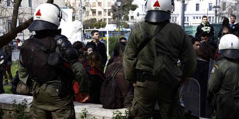 Ένταση στη Νομική ενώ βρίσκεται σε εξέλιξη εκδήλωση για τη δίκη της Χρυσής Αυγής