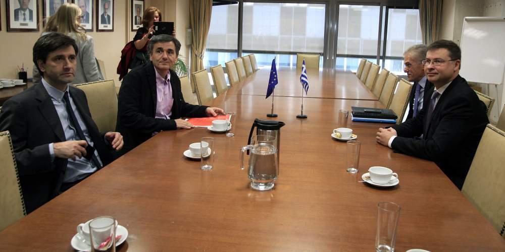 Ντομπρόβσκις: Περιττή και άχρηστη η κίνηση Τσίπρα