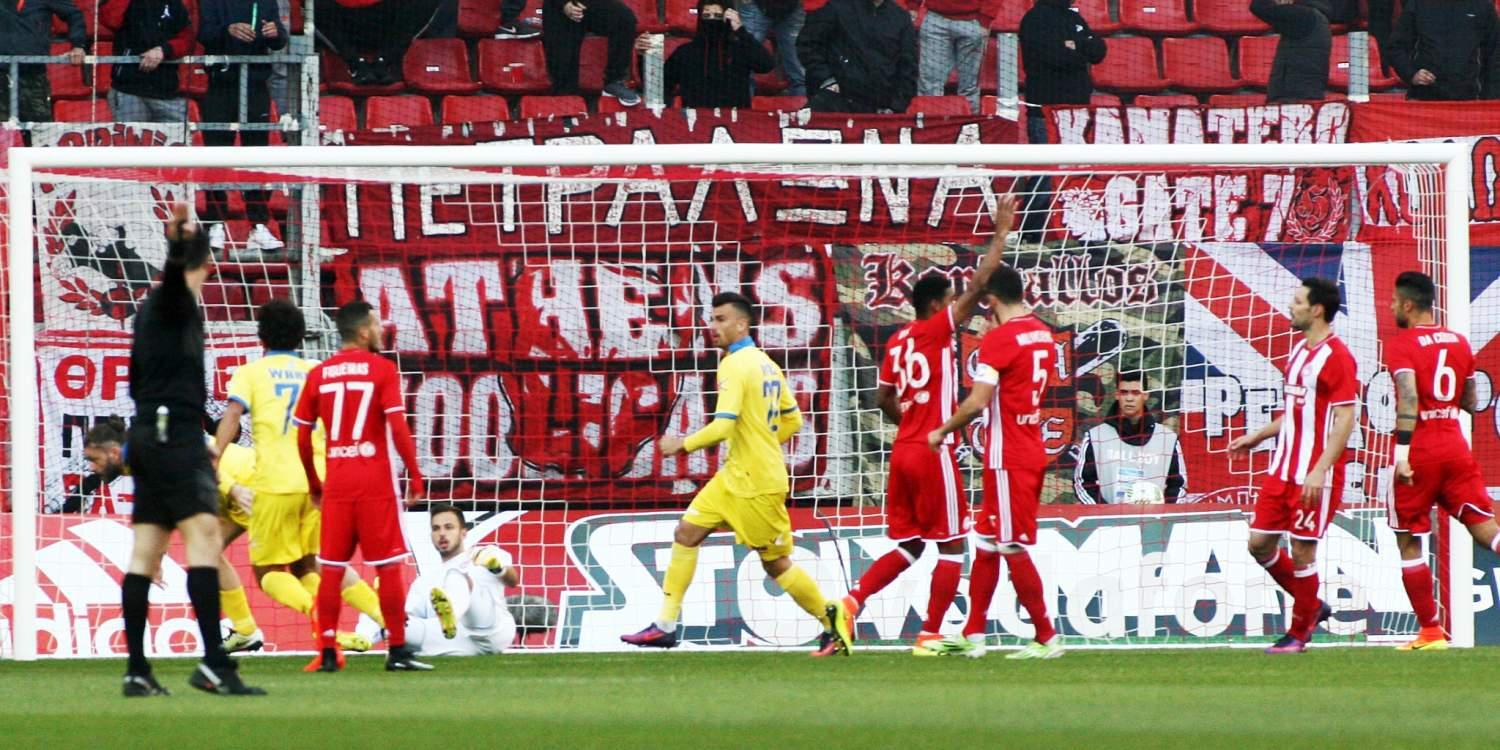 Γλίτωσε ο Ολυμπιακός νικώντας 3-1 με ανατροπή στο τέλος τον Παναιτωλικό