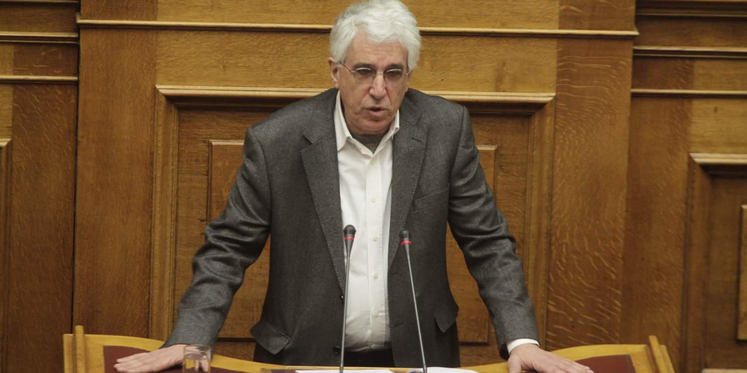 Σάλος από τις δηλώσεις Παρασκευόπουλου για σημαία και Χρυσή Αυγή