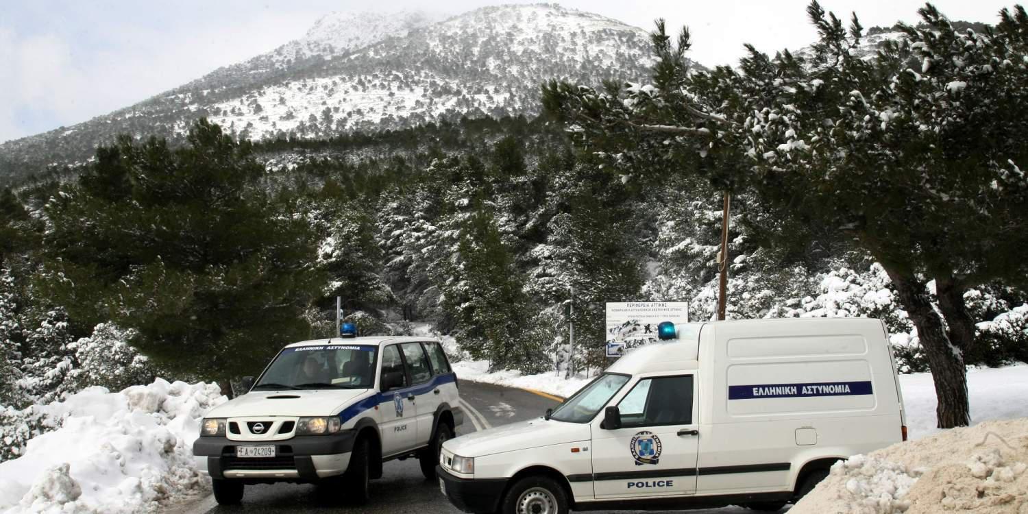 Σφοδρή χιονόπτωση στην Πάρνηθα – Έκλεισε ο δρόμος [βίντεο]