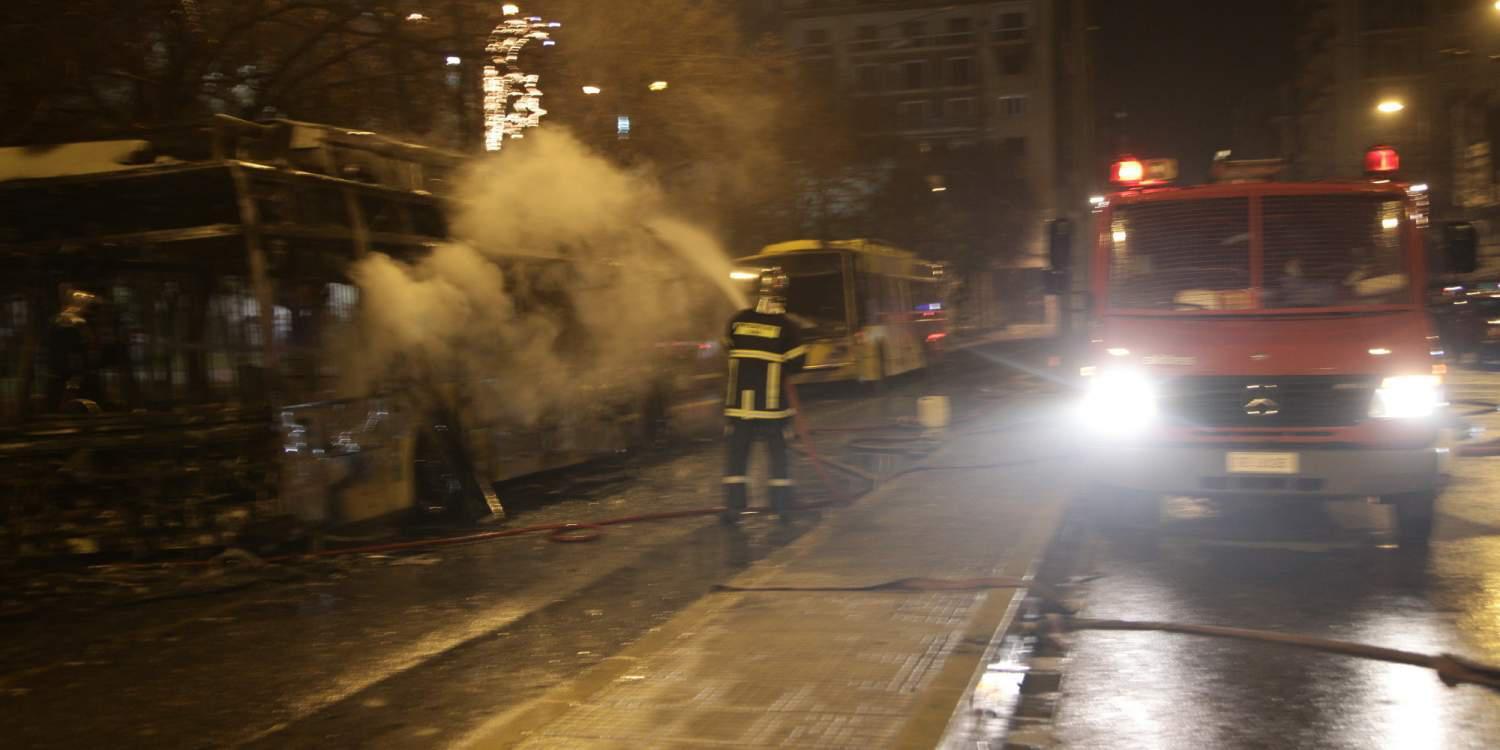 Αστυνομικοί σε στάσεις και Μετρό μετά το μπαράζ εμπρησμών