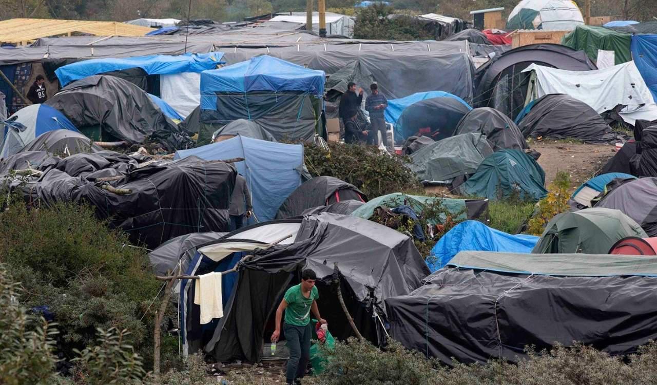Φωτιά σε καταυλισμό μεταναστών στο Παρίσι – Τρείς σοβαρά τραυματίες