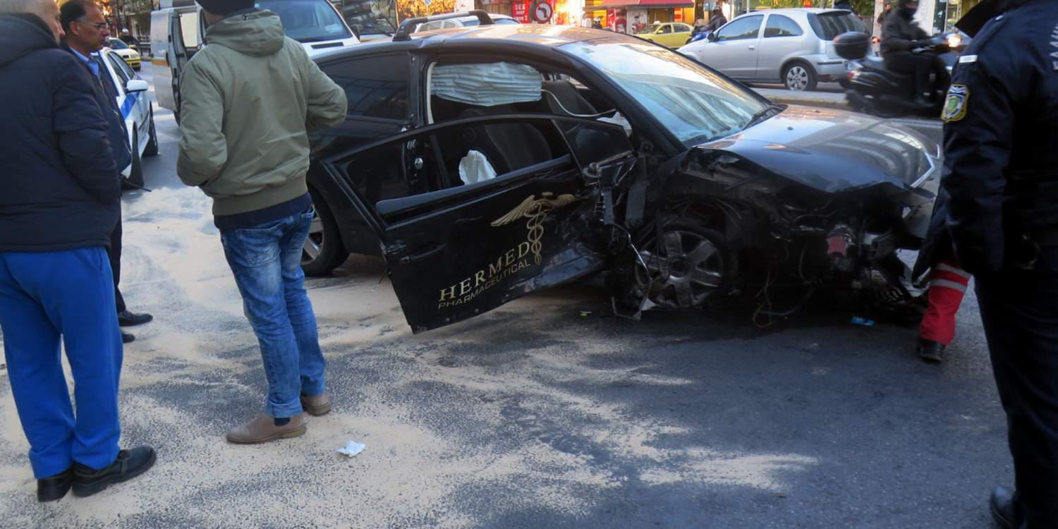 Έξι σοβαρά τραυματίες από το τροχαίο στη Συγγρού [εικόνες & βίντεο]