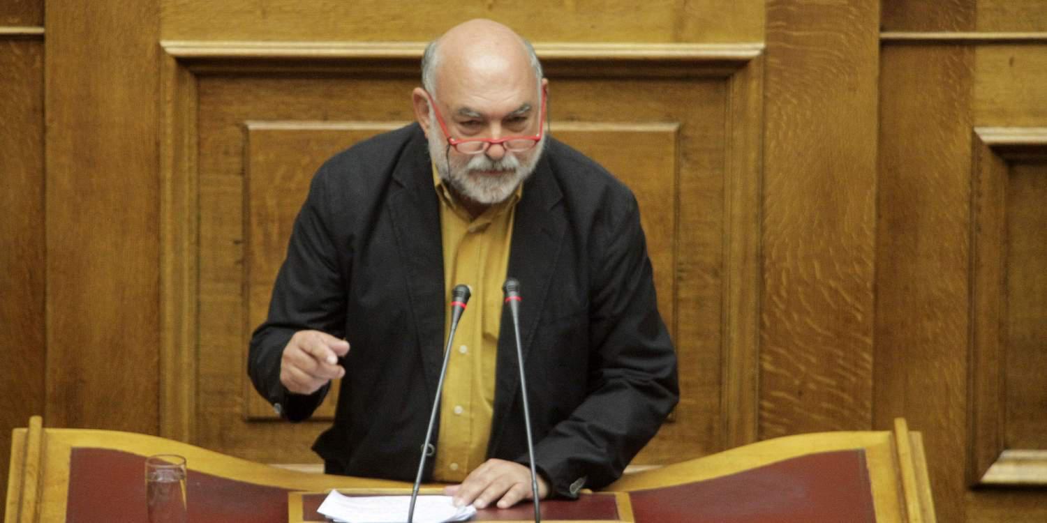 Συρμαλένιος εναντίον Ζουράρι για τα «νησιά»: Ανοησία αν το είπε έτσι