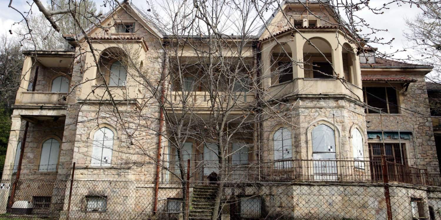 Αυτοψία Μενδώνη στο τέως βασιλικό κτήμα Τατοΐου – Τι είχε πει στον Ε.Τ. η υπουργός Πολιτισμού
