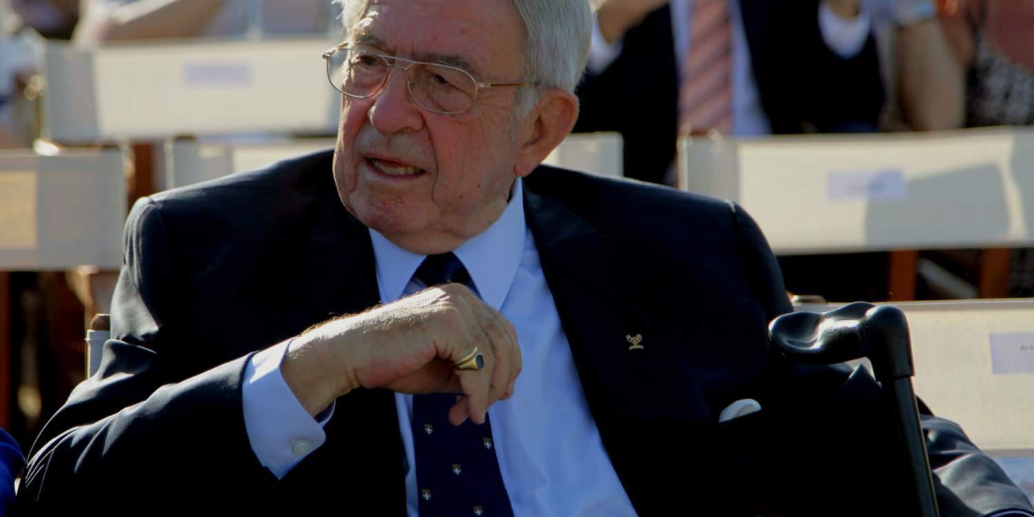 Τέως Βασιλιάς Κωνσταντίνος: Εκτάκτως στην Αθήνα η βασιλική οικογένεια – Προσευχήθηκε στη Μητρό
