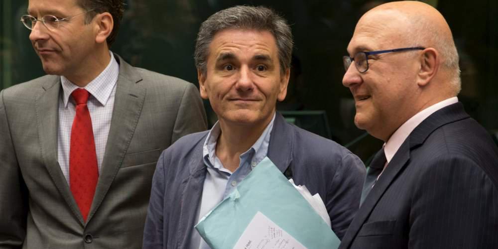 Νέα επώδυνα μέτρα: «Κουρεύουν» εισοδήματα αντί για χρέος