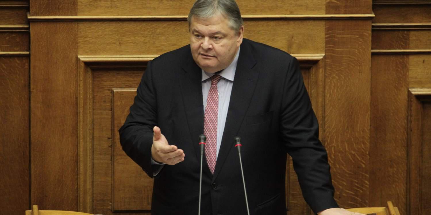 Βενιζέλος : Ο Τσίπρας μοιράζει ψίχουλα ενώ έχει ήδη αποφασίσει 4ο μνημόνιο