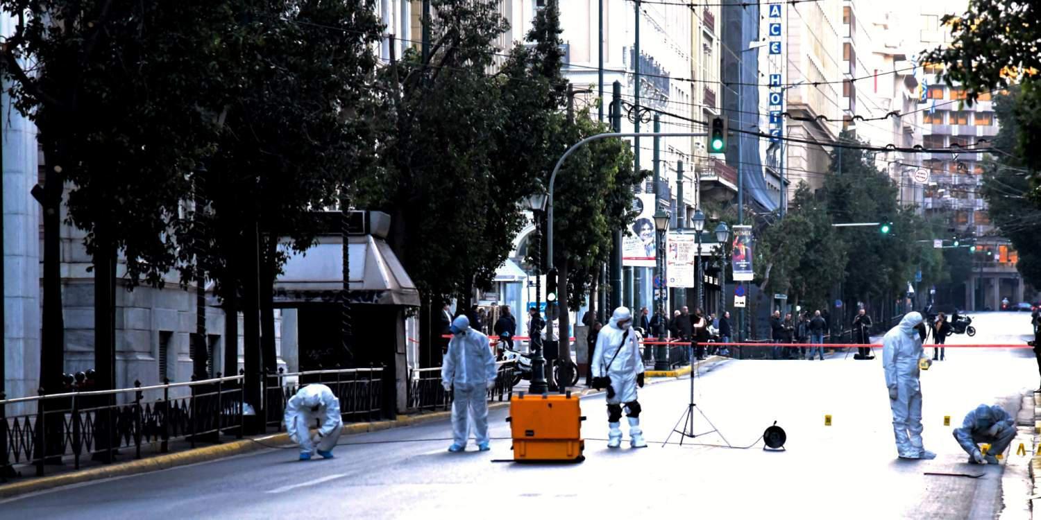 Ο «φόβος» των βομβιστών του υπ. Εργασίας και το καμένο Ι.Χ.
