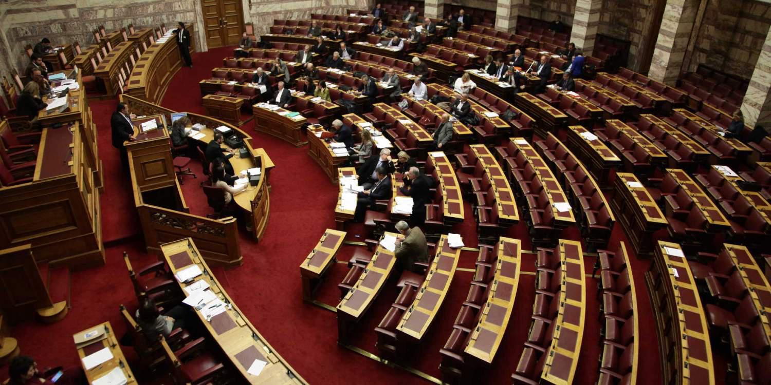 Χρυσαυγίτικος τραμπουκισμός Κασιδιάρη σε Δένδια εντός της Βουλής