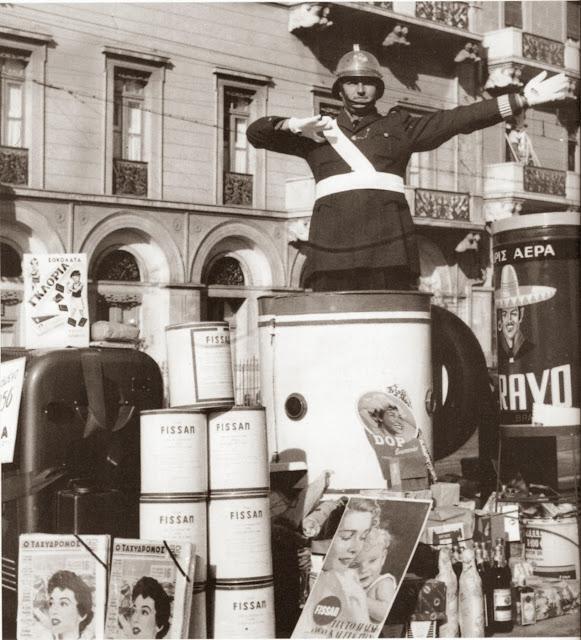 Πώς η Αθήνα υποδεχόταν το νέο έτος πριν από... μισό αιώνα! [σπάνιο φωτογραφικό υλικό]