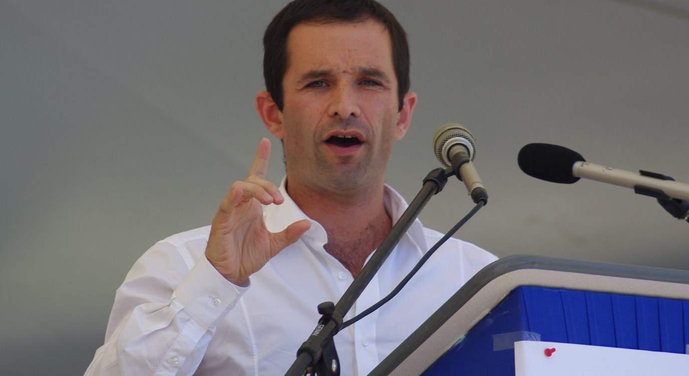 Ανατροπή στις εκλογές του γαλλικού σοσιαλιστικού κόμματος – Προηγείται ο Αμόν
