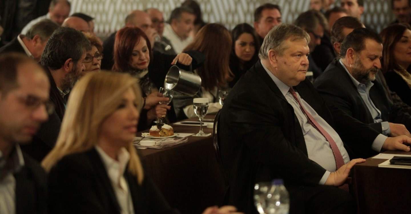 Τριγμοί στο ΠΑΣΟΚ από την επιστροφή Παπανδρέου