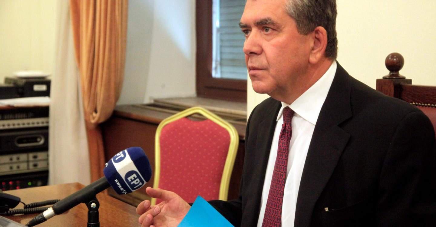 Μητρόπουλος: Πρωτοφανής η δήλωση Γιούνκερ για τα μνημόνια