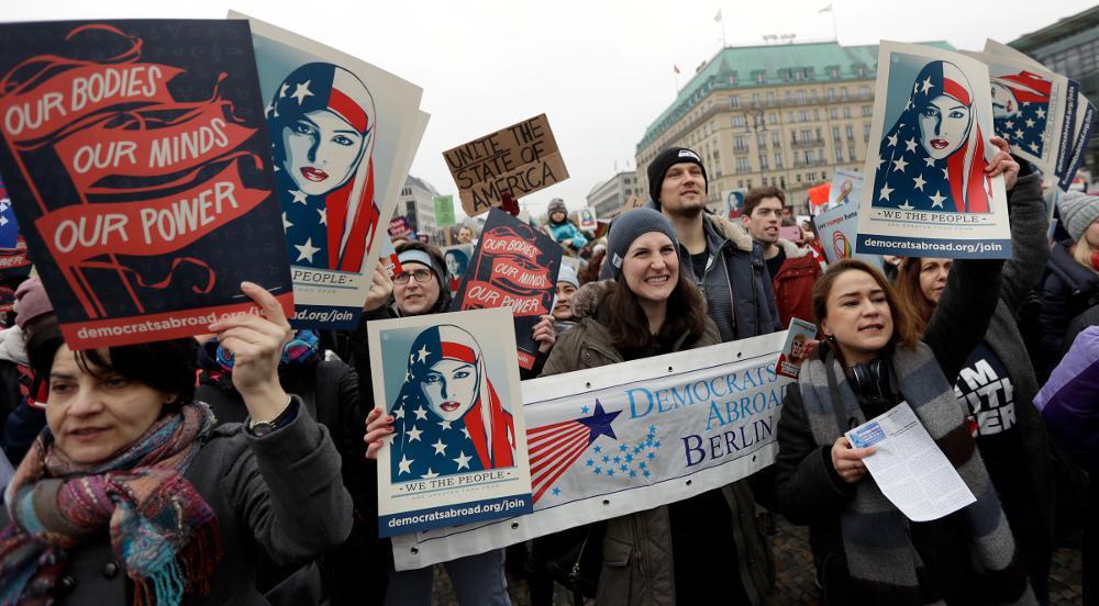 Οι γυναίκες όλης της Υφηλίου βροντοφωνάζουν «όχι» στον Τραμπ- Διαδηλώσεις σε... 70 χώρες! [εικόνες]