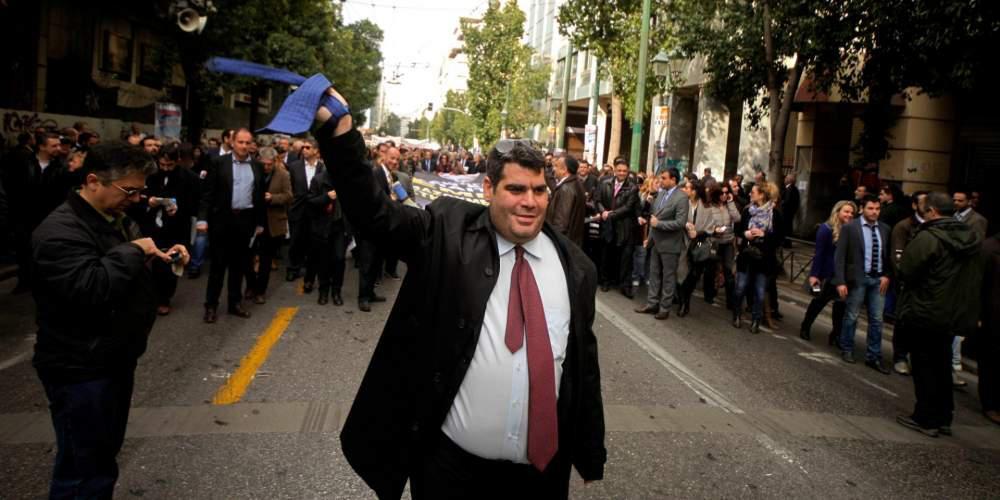 Κρυφή «βόμβα» απογειώνει τις εισφορές για επαγγελματίες και αγρότες