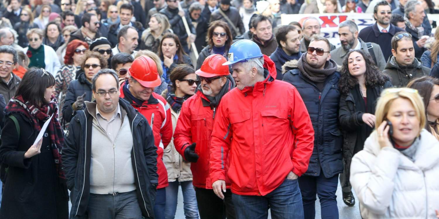 Τι θα πληρώσουν τα «μπλοκάκια»: 21 απαντήσεις στον γρίφο των νέων εισφορών