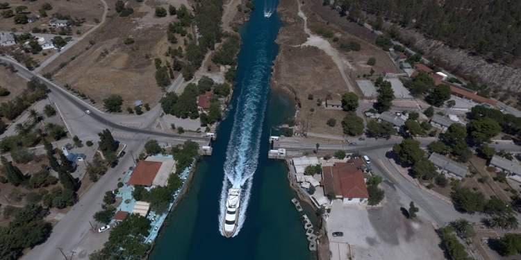 Ισθμός Κορίνθου: Τα εντυπωσιακά πλάνα από την επαναλειτουργία