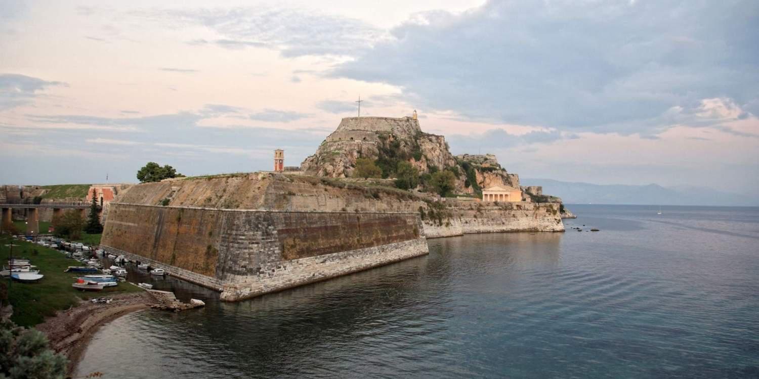 Τα ωραιότερα κάστρα της Ελλάδας και η ιστορία τους [εικόνες]