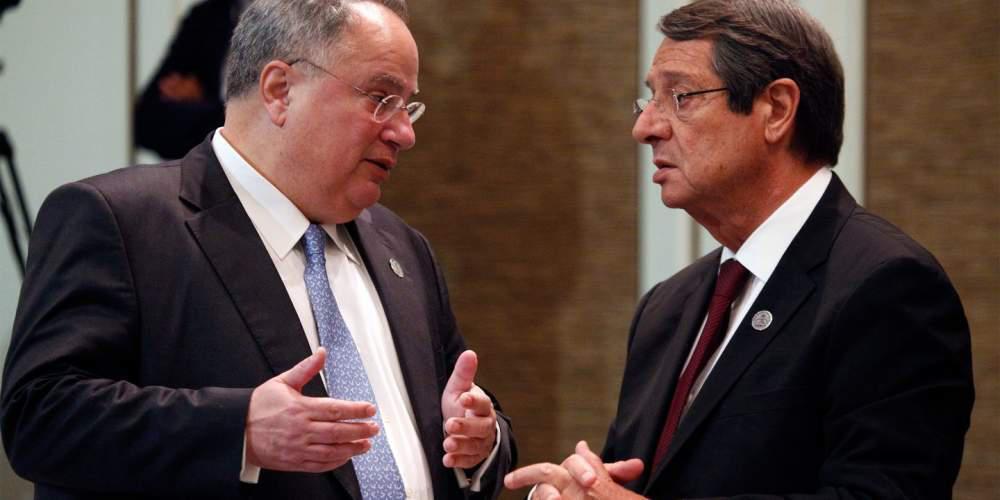 Πονοκέφαλος στο Μαξίμου για την κόντρα Κοτζιά-Αναστασιάδη στο Κυπριακό