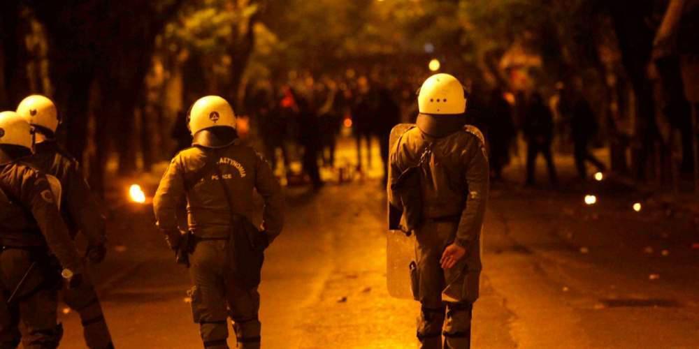 Νέα επίθεση κουκουλοφόρων σε διμοιρία των ΜΑΤ στην Πατησίων