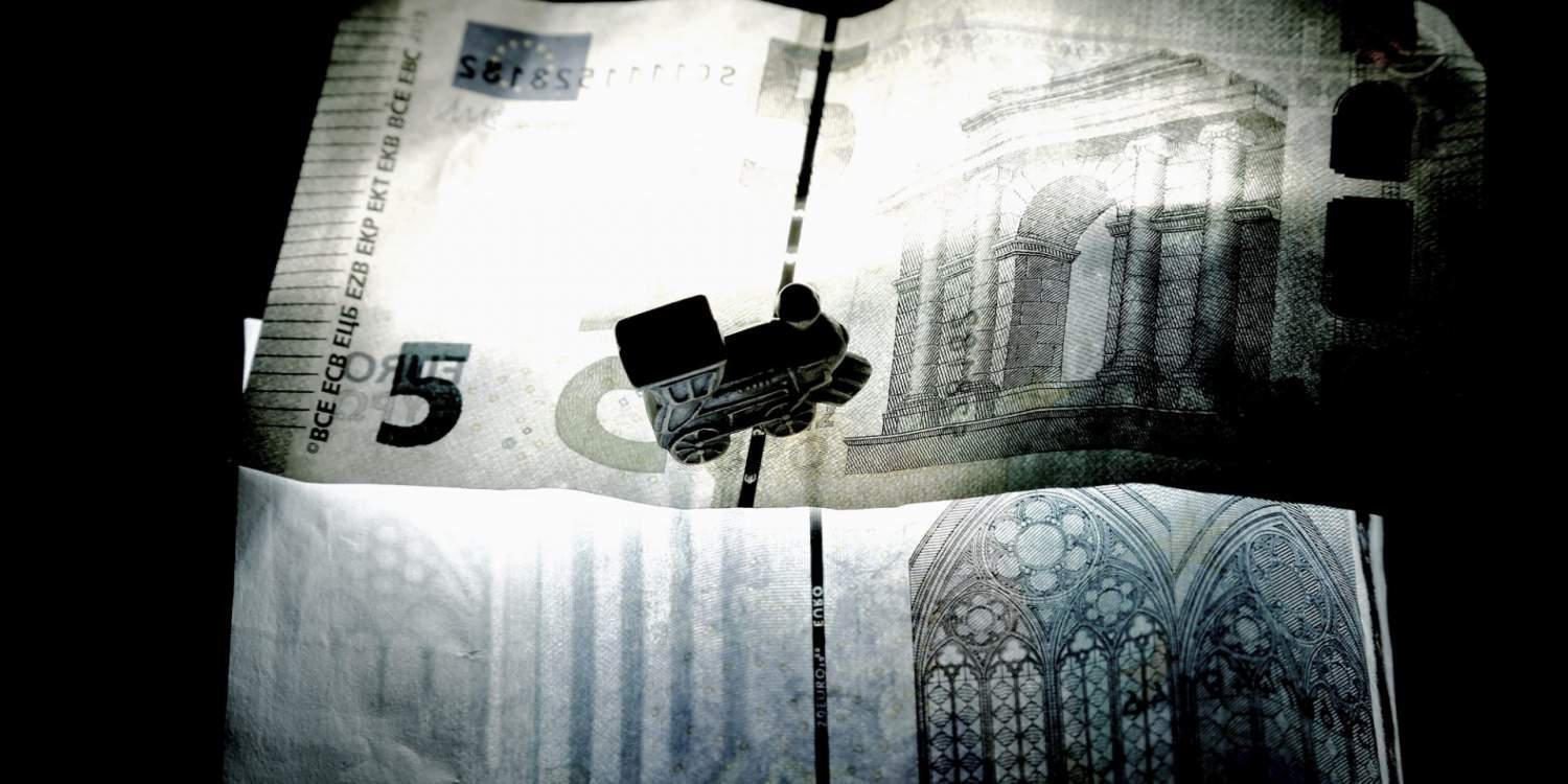 Business Insider: Η Ελλάδα ξεμένει από μετρητά